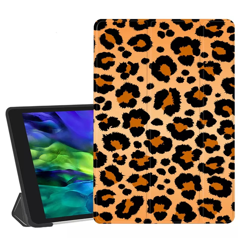 iPad Air 4/5/6 (11") | Leopard Motiv Kunstleder Hülle/Case HUELLENOUTLET.de